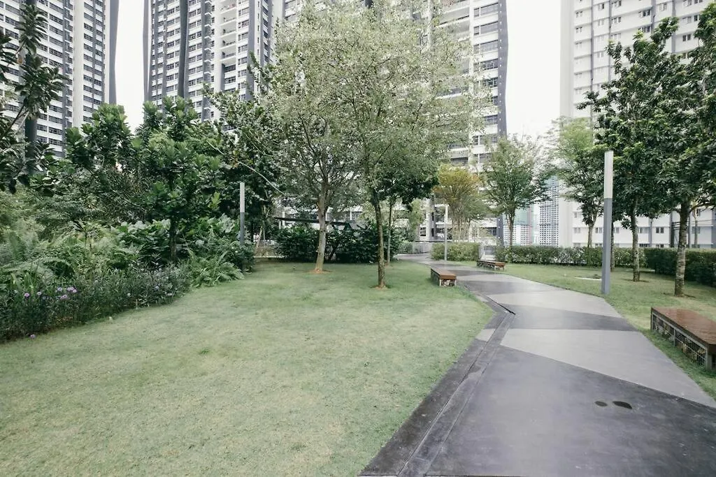 Apartment Lakeville Residence 3Br5Pax Batucave Pool 500Mbps Kuala Lumpur Malaysia
